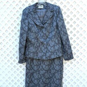 BEAUTIFUL KASPER GREY EMBROIDERED FLOWER SUIT-SKIRT SET WITH JEWELED BUTTONS